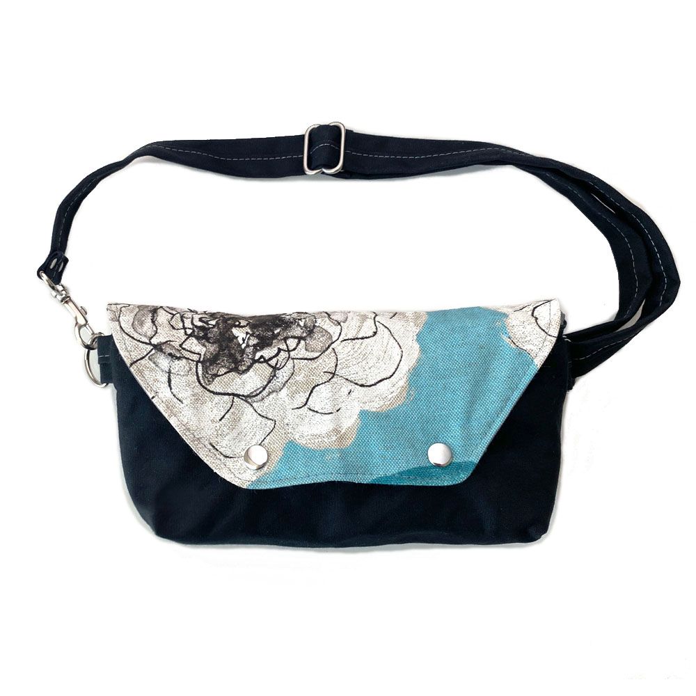 Traveler Fanny Pack in Blue Begonia and Black